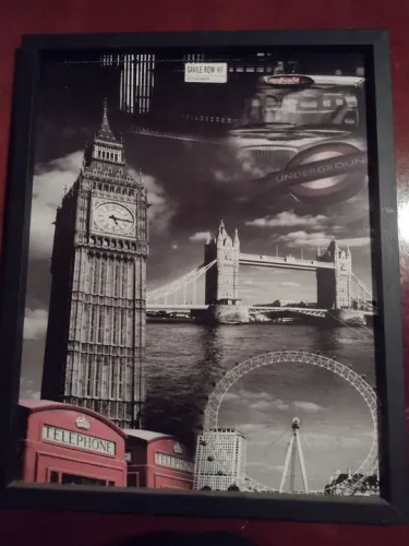 Quadro com fotos de Londres.