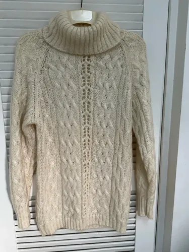 Suéter de Lã Branco off com Gola Alta