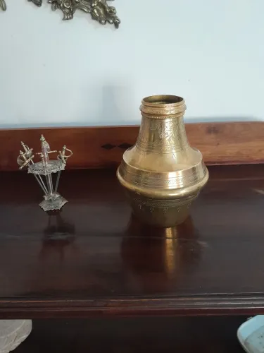 Vaso em bronze Árabe,petisqueira f na Espanha banhada a prata 