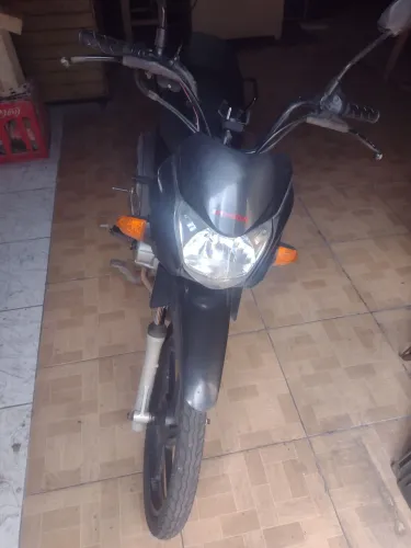 Moto pop110i, com Roda de liga leve, pneus novos, valor: 10.000 Mil