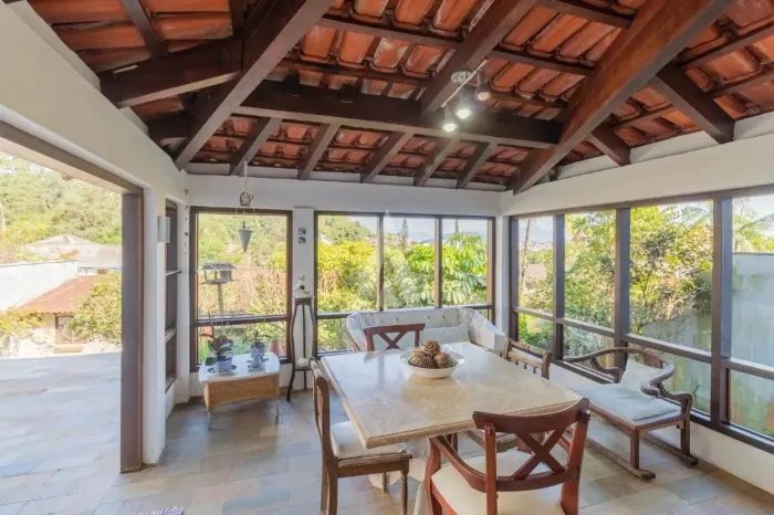Casa em Condomínio com 1 suíte(s) mais 2 quarto(s) à venda no bairro SAGUACU em JOINVILLE,