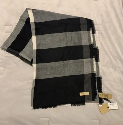 Lenço Burberry Xadrez Original