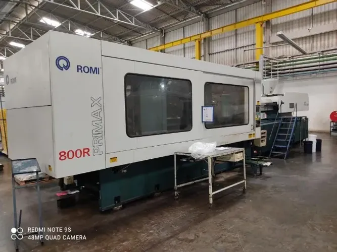 Injetora Plásticos Romi 800 Ton