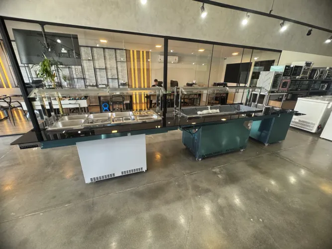 Aquecido 10 cubas + refrigerado 8 cubas + porta pratos e talheres novo 