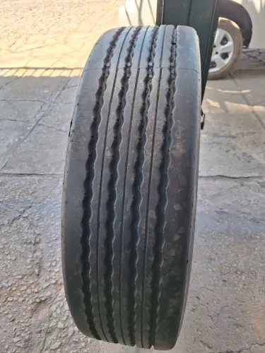 Pneu 275 80 22.5 Michelin (reformado)