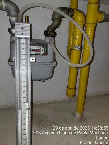 Tubulação com vazamento de gás- técnico gasista-cola selante no tubo de gás no RJ