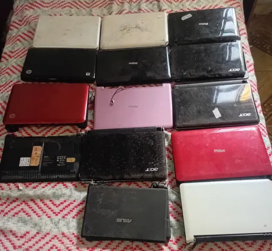 CARCAÇAS VAZIAS DE NETBOOKS...SEM NADA DENTRO