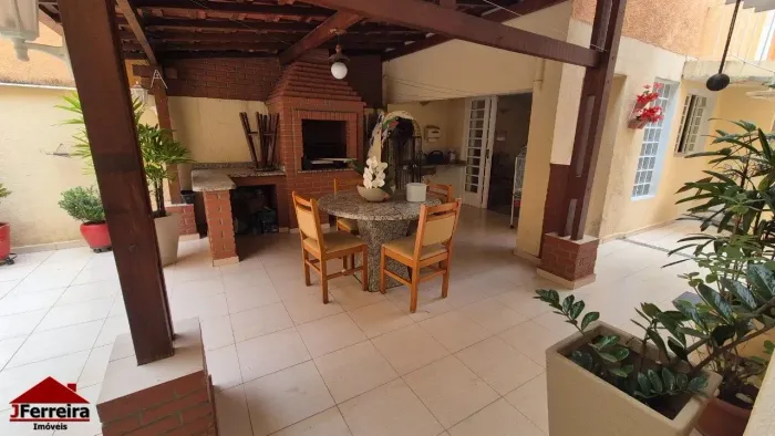 Vila Madalena, casa com 4 vagas, 3 dormitórios, 2 suítes, rua tranquila