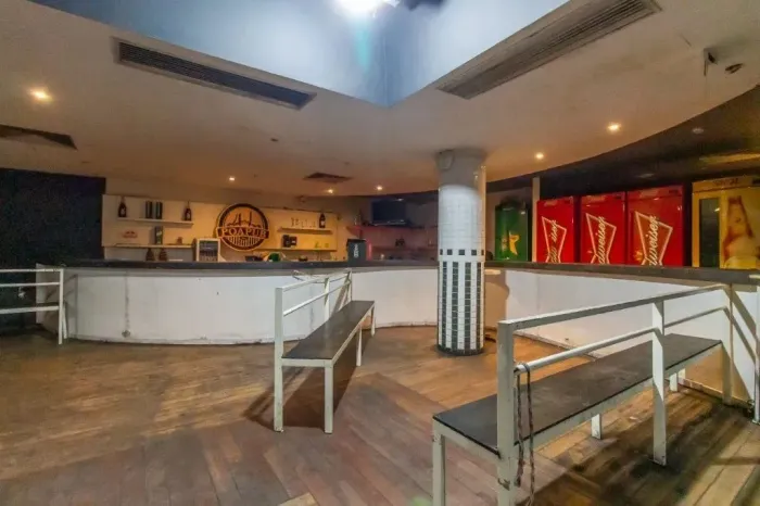 Casa noturna com 2 pistas, sistema de som e gerador à venda em Porto Alegre