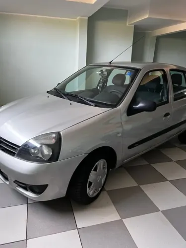 Renault Clio Hi-flex 1.0 16V 5P 2011