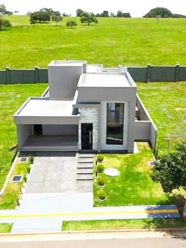 Casa de Alto Padrão à Venda 3 suítes no Condomínio Terras Alpha em Senador Canedo-Go.