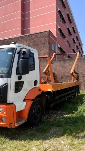 Caminhão poliguindaste 1723 duplo