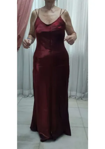 Vestido longo em tafetá, temos na cor vinho e na cor preta , tamanho M