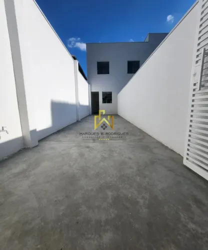 Casa individual duplex Bairro Jardim Leblon