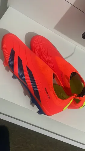 Chuteiras Adidas Predator primeira linha nova número 39
