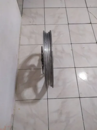 Roda dianteira Suzuki yes 125cc