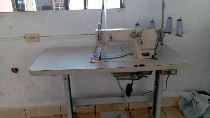 Máquina ombro a ombro 