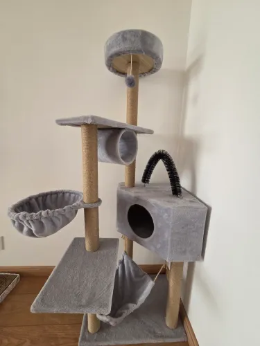 Arranhador de gato com 5 niveis de entretenimento