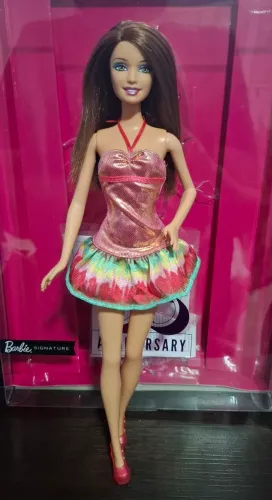 Barbie Teresa Escola de Princesas + Vestido Fashionistas