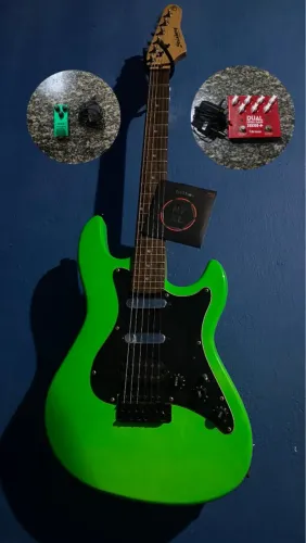 Guitarra Strinberg + Pedais Distorção e delay (com fontes) + kit cordas NYXL 010