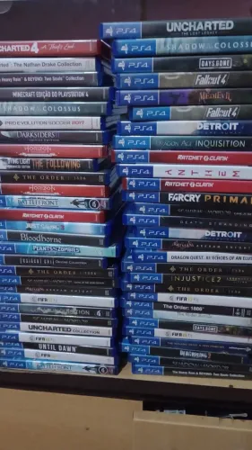 Coleção de jogos PS4 - Diversos títulos 2 jogos por 150,00