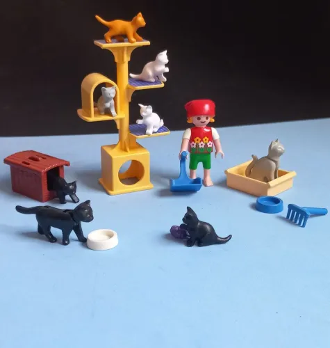 Playmobil - Criança com Gatinhos e Acessórios