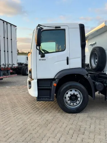 caminhão caçamba  toco  190 hps 