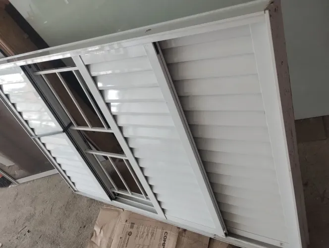 Janela veneziana 6 folhas com grade 3A 150x100