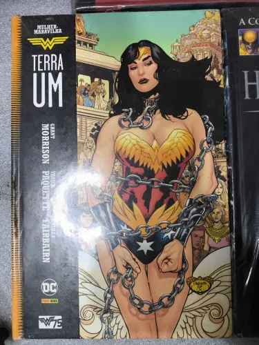 HQ - Mulher Maravilha: Terra Um - Lacrada