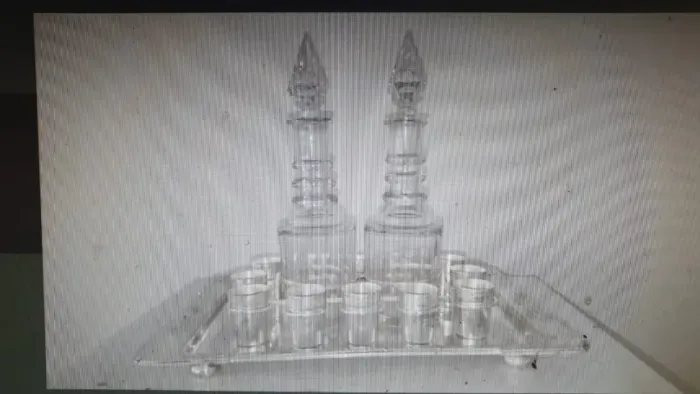 Conjunto de licoreira com suporte de prata antigo