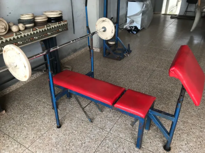 Banco de Supino com Apoio para Bíceps - Musculação