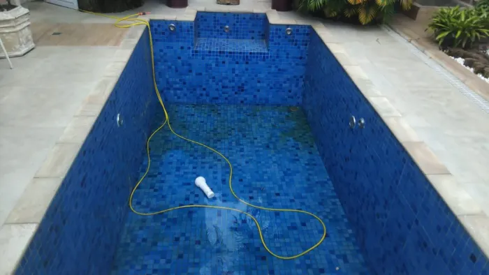 Contrução e reformas de piscina de vinil e azulejo