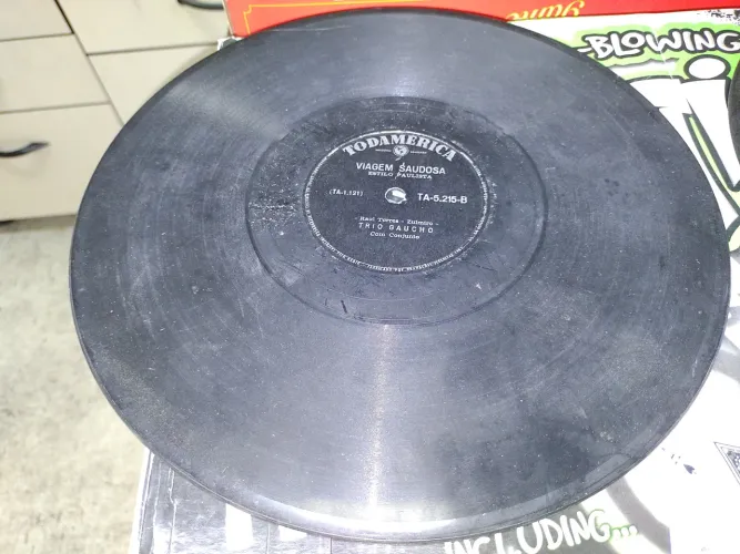 Discos 78RPM Teixeirinha e Trio Gaúcho, originais.