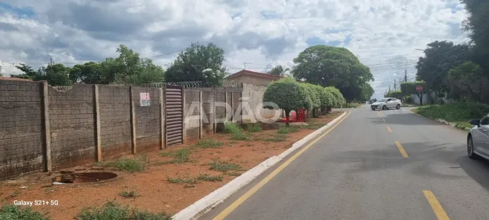 Lote 450m murado no centro. Senador Canedo