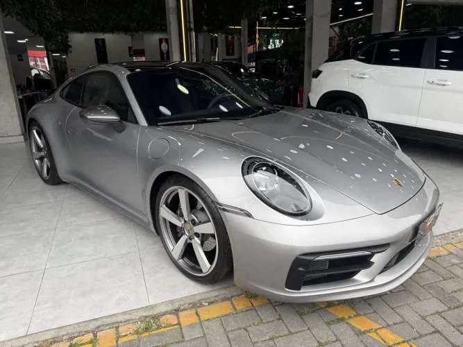 Porsche 911 Carrera 3.0 24V H6 PDK 2024
