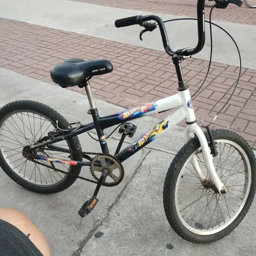 Bicicleta aro 20 Hot Wheels excelente estado