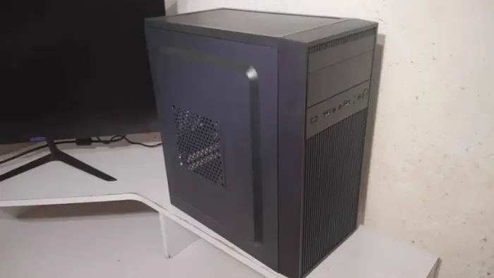 Gabinete de PC ATX com Fonte