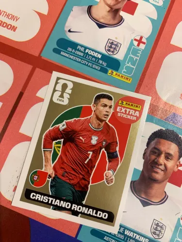 Vendo figurinha legend Cristiano Ronaldo OURO