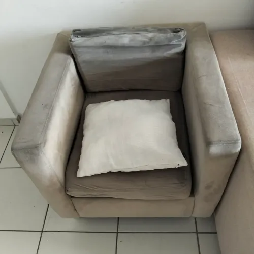 02 (duas) Poltronas de sala