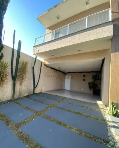 Casa Sobrado - Residencial - Loteamento Villa Branca 3 Dormitórios 195m²