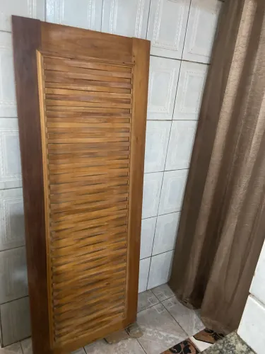 Porta Madeira Maciça Veneziana NOVA 210x80 - Nunca Usada R$600