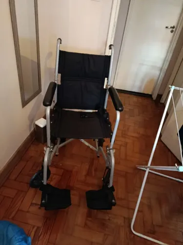Cadeira de rodas dobrável