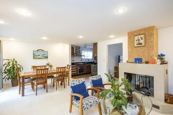 Casa térrea em condomínio em Santa Felicidade 2 suites