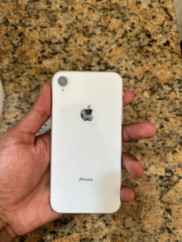 iPhone XR branco 64 GB