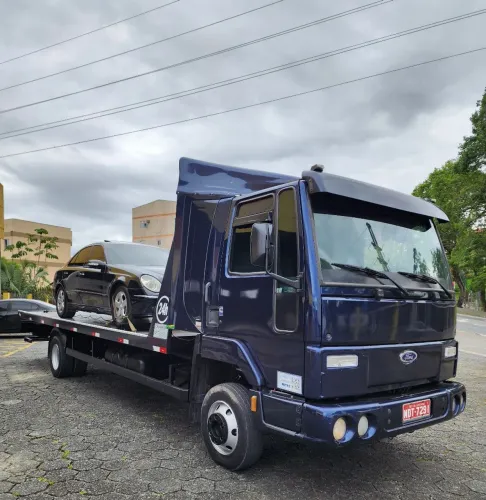 Ford Cargo 815 - Plataforma 7m + Asa Delta -