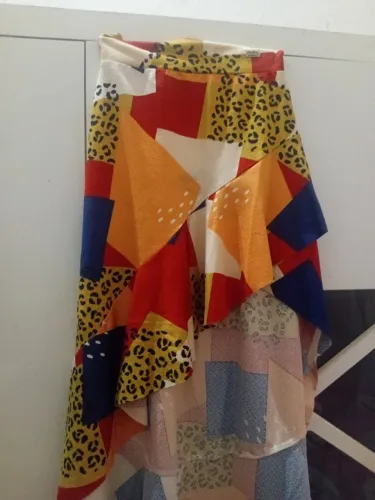 Saia estampada com fenda 