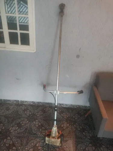Roçadeira marca still em bom estado de conservação . Todos os acessórios na mão