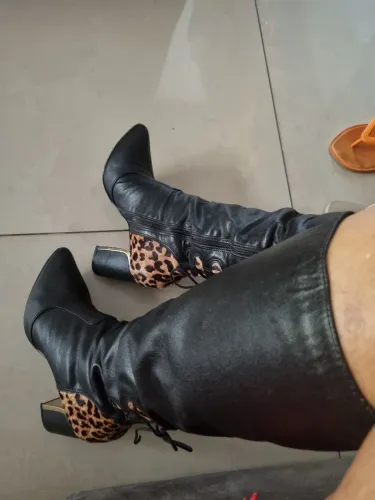 Vende-se bota em couro