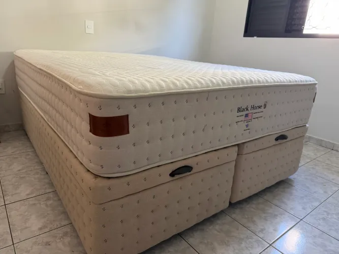 Cama Box Baú Queen Black Horse Premium 1,58x1,98 - Excelente Estado