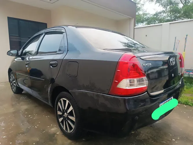 Toyota Etios Platinum Sed. 1.5 Flex 16V 4P Mec. 2015